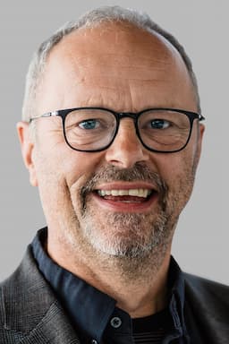 Robert Llewellyn