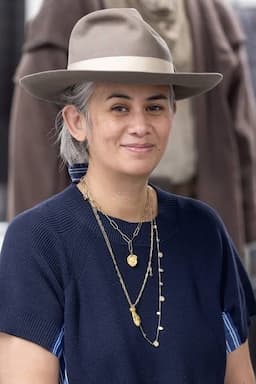 Suttirat Anne Larlarb