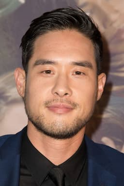 Raymond Lee