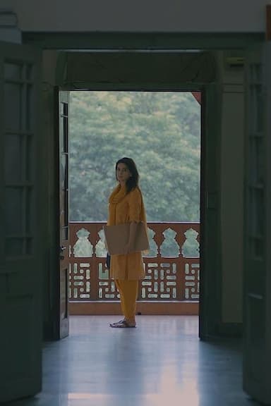 Tumharey Husn Kay Naam